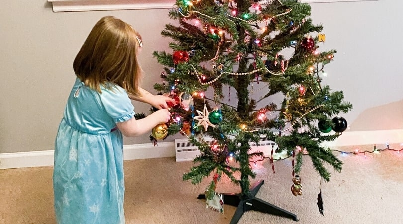 15 Simple New Christmas Traditions To Start With Your Family